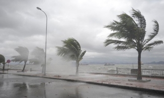 Trưa 23/10, bão số 8 bất ngờ mạnh lên cấp 13 sau nhiều giờ ít dịch chuyển