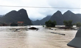 Lũ ở miền Trung vượt đỉnh mốc lịch sử