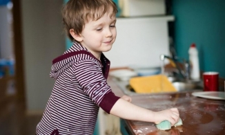 Có nên trả tiền cho trẻ khi chúng làm việc nhà?