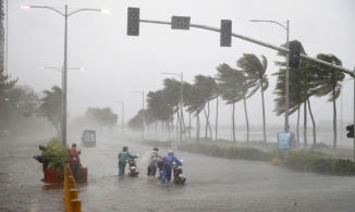 Bão số 8 Saudel giảm hai cấp trên đường vào đất liền