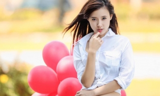 Sách GDCD lớp 7 lấy ảnh Midu làm minh họa cho bài tập về lối sống giản dị