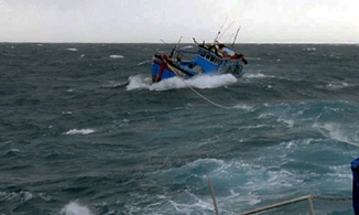9 ngư dân gặp nạn trên đường chạy về biển Lý Sơn tránh bão Saudel