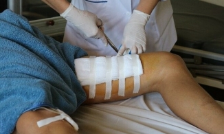 Quảng Ninh: Chàng trai bị bình rượu ngâm phát nổ làm đứt cơ đùi 