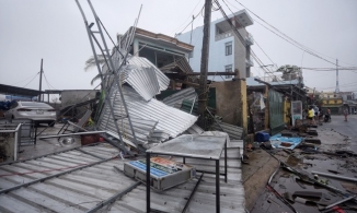 Bão số 9 đổ bộ vào Đà Nẵng - Phú Yên làm gần 500 ngôi nhà bị tốc mái