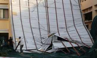 Gần 2000 học sinh TP.HCM phải nghỉ học do trường tốc mái sau trận giông lốc