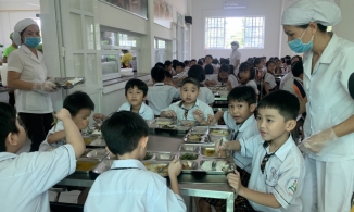 Hiệu trưởng chính thức xin lỗi, nhận trách nhiệm về bữa ăn bán trú đạm bạc