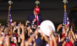 Mẹ con đoạn tuyệt nhau vì bầu cử Mỹ