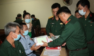 Vợ con liệt sĩ tử nạn ở Rào Trăng và Đoàn 337 được tuyển dụng vào quân đội