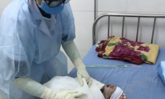 Bé trai chào đời trong khu cách ly COVID-19 ở Lào Cai