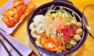 Ăn hơn chục gói mỳ cay, nữ sinh bị hôn mê, tim ngừng đập