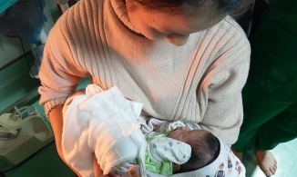 Thanh Hóa: Mẹ trầm cảm đẻ con, nhét giấy vệ sinh vào miệng rồi bỏ thùng rác