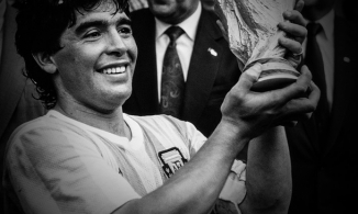Huyền thoại bóng đá Diego Maradona qua đời ở tuổi 60 