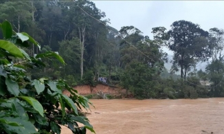 Lâm Đồng: 4 du khách bị lũ cuốn trôi 