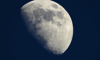 NASA đã ký hợp đồng mua đất đá trên mặt trăng với giá từ... 1 USD