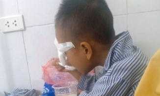 Thanh Hóa: Học sinh lớp 1 nghi bị bạn ném bi sắt vào mắt gây tổn thương nặng