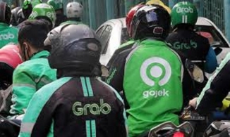 Sau Grab, Gojek cũng vừa tăng 8-10% giá cước bù thuế VAT