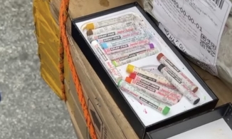 Bỏ vài chục triệu mua iPhone 12 nhưng nhận về là... đá và bút chì màu