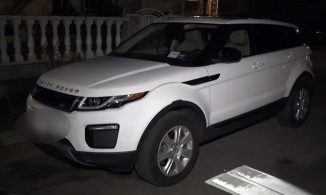 Em gái được anh trai 12 tuổi lái ôtô chở đi chơi 160 km