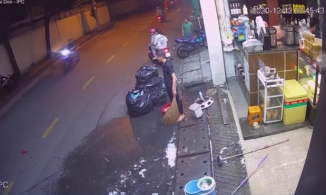 Thanh niên tát, đạp bạn gái không thương tiếc, còn chửi bới dọa đánh người can ngăn