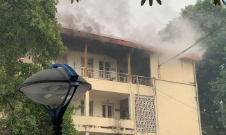 Tòa nhà trong trụ sở Bộ Xây dựng bị cháy nghi do thắp hương sáng mùng một