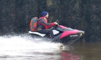 Nam thanh niên bị bắt vì đi môtô nước vượt biển, né cách ly để thăm bạn gái