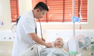 Bác sĩ hoang mang khi bệnh nhân gắt: Không biết đột quỵ phải nằm yên à?