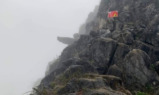 Hà Giang: Lên mỏm đá 'tử thần' chụp ảnh, nam du khách rơi xuống khe đá 