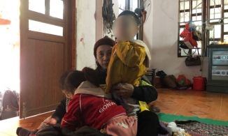 Nhiều nghi vấn quanh vụ 2 cháu nhỏ bị bỏ ở bờ đê giữa thời tiết 10 độ C