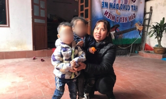 Vụ 2 đứa bé bị 'bỏ rơi' trên đê sông Hồng: Mẹ mất, không biết bố là ai