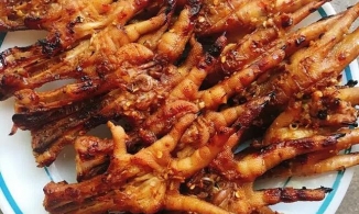 Bị bạn trai chia tay chỉ vì ăn 12 cái chân gà