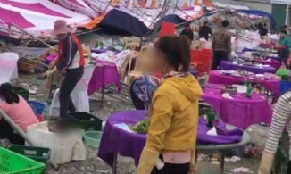 Đang ăn cỗ, khách bỏ chạy vì rạp cưới bị sập