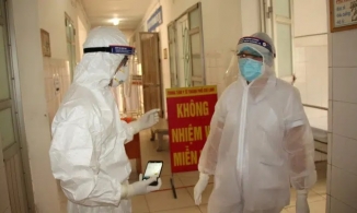 Lịch trình dày đặc của BN thứ 10 ở Hà Nội: Đưa con đi học, liên hoan, cafe