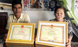 Đồng Tháp: Người lượm ve chai trả lại hơn một tỷ đồng cho người đánh rơi