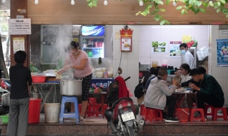 Hà Nội: Nới lỏng các điều kiện kinh doanh, giãn cách xã hội, xem xét thời điểm đi học của học sinh, sinh viên