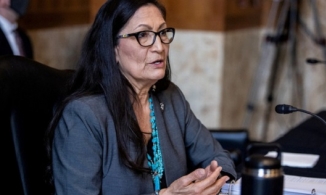 Bà Deb Haaland trở thành Bộ trưởng gốc thổ dân đầu tiên của Mỹ