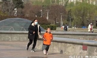 Để cứu chị, bé 7 tuổi chạy 10km mỗi ngày