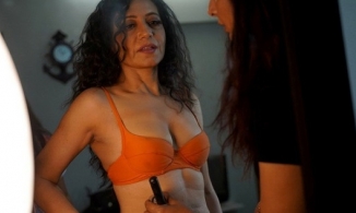 Bà ngoại tuổi 52 làm người mẫu nội y để thay đổi cách nhìn nhận của xã hội