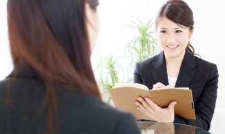 Để chiêu mộ người tài, công ty quảng cáo nhân viên vào làm sẽ được 'trai xinh gái đẹp theo đuổi'