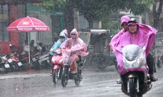 Từ chiều tối và đêm nay 3/4, miền Bắc đón mưa dông diện rộng, có khả năng xuất hiện lốc, sét và mưa đá