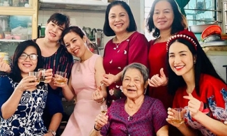 Mẹ chồng Hoà Minzy luôn yêu thương con dâu và cưng cháu trai như trứng