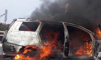 Ô tô 7 chỗ cháy trên đường cao tốc Pháp Vân - Cầu Giẽ, tắc đường 4km