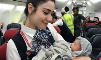 Hành khách sinh con ngay trên máy bay vì không biết có bầu
