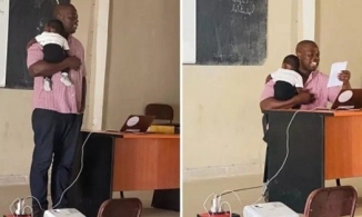 Hình ảnh giáo sư Senegal bế con của sinh viên trong giờ học khiến cộng đồng mạng xôn xao