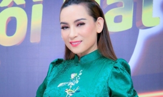 Giữa ồn ào Phi Nhung, một khán giả kể bị ca sĩ nổi tiếng cầm nhầm 5000 USD