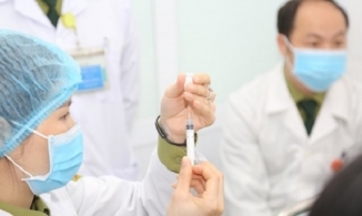 Nên làm gì sau khi tiêm vắc xin Covid-19 để giảm tác dụng phụ?