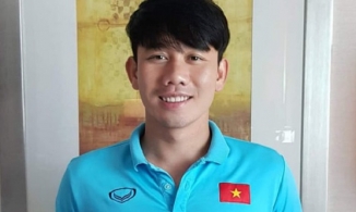 Tiền vệ Minh Vương nhận danh hiệu cầu thủ xuất sắc nhất trận Việt Nam - UAE