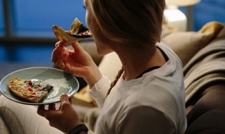 4 thói quen ăn uống cần loại bỏ ngay để không bị tăng số đo vùng bụng