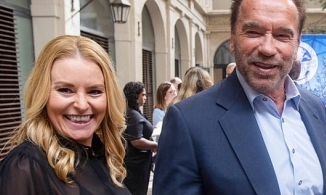 Sau tin đồn ly hôn, tài tử kẻ hủy diệt sánh đôi cùng bạn gái kém 27 tuổi