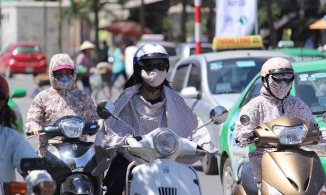 Hai ngày nắng nóng gay gắt ở miền Bắc và miền Trung