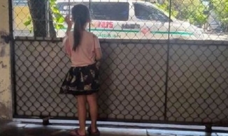 Nhớ con nhưng bố chỉ dám nhìn từ xa vì thường xuyên lái xe cấp cứu chở F0